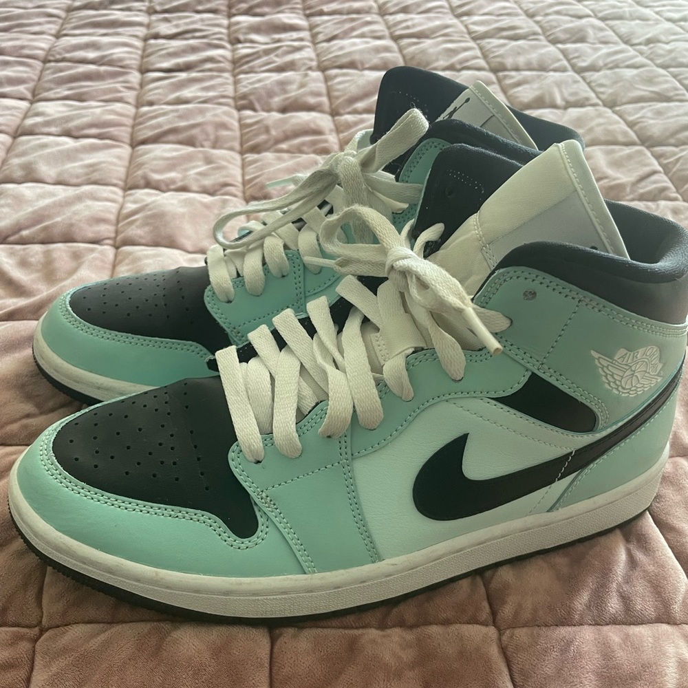 Woman Nike Jordan’s size 10. Tiffany Blue. Rare find. Gently used.